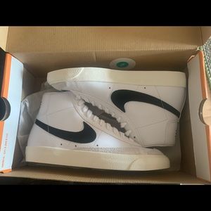 Nike Blazer 77 Size 8 Women’s